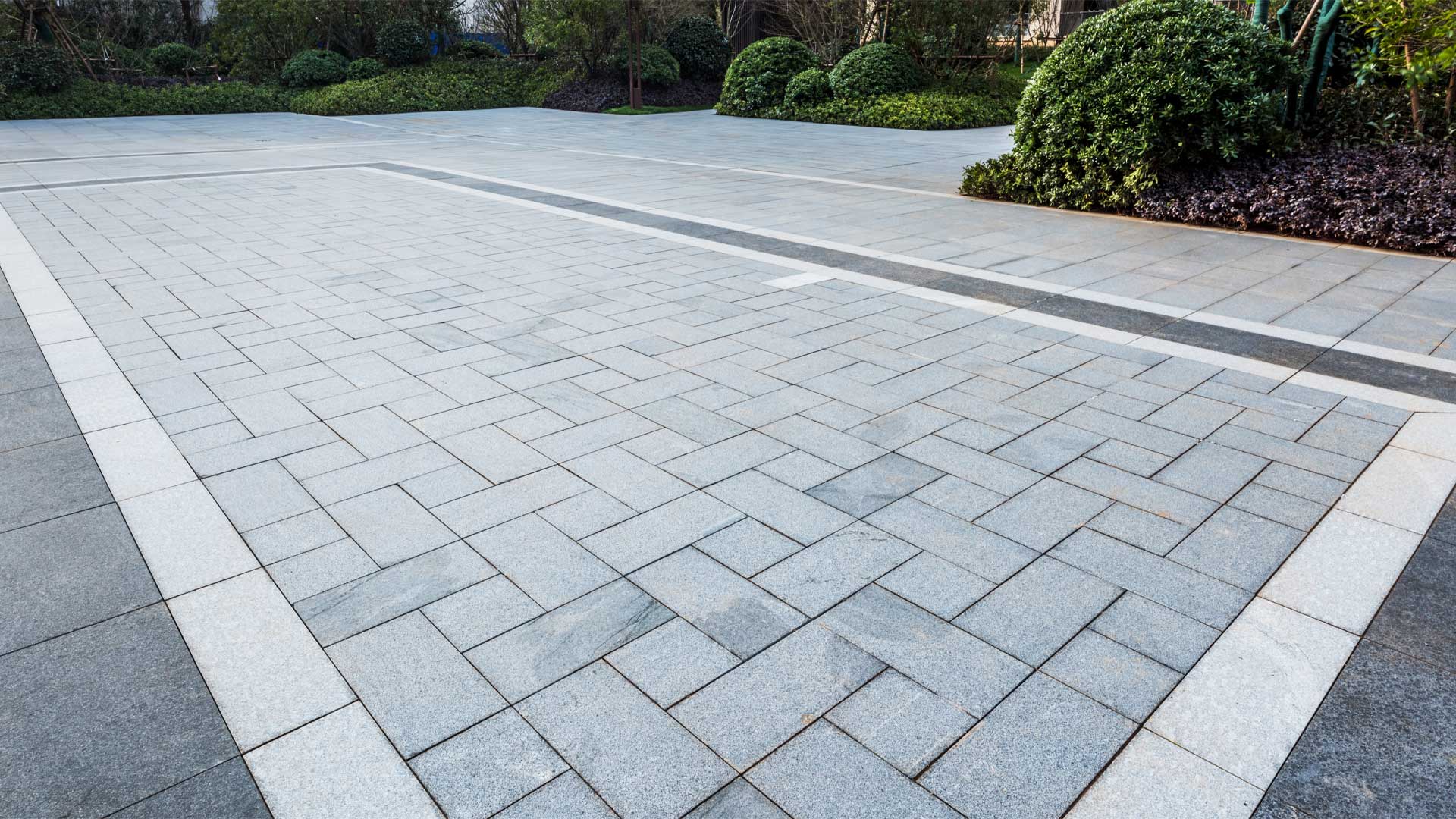 dalles-paves-ou-beton-quel-revetement-choisir-pour-votre-entree-ou-votre-terrasse